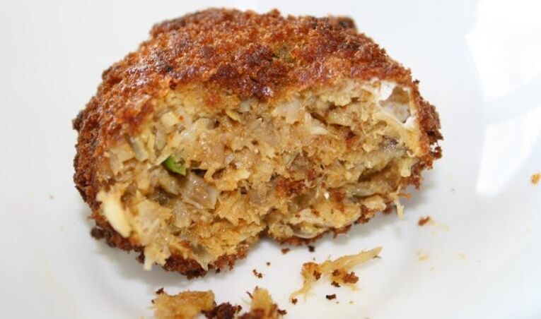 Fish cakes are processed very simply and are suitable for the diet of patients with pancreatitis. 
